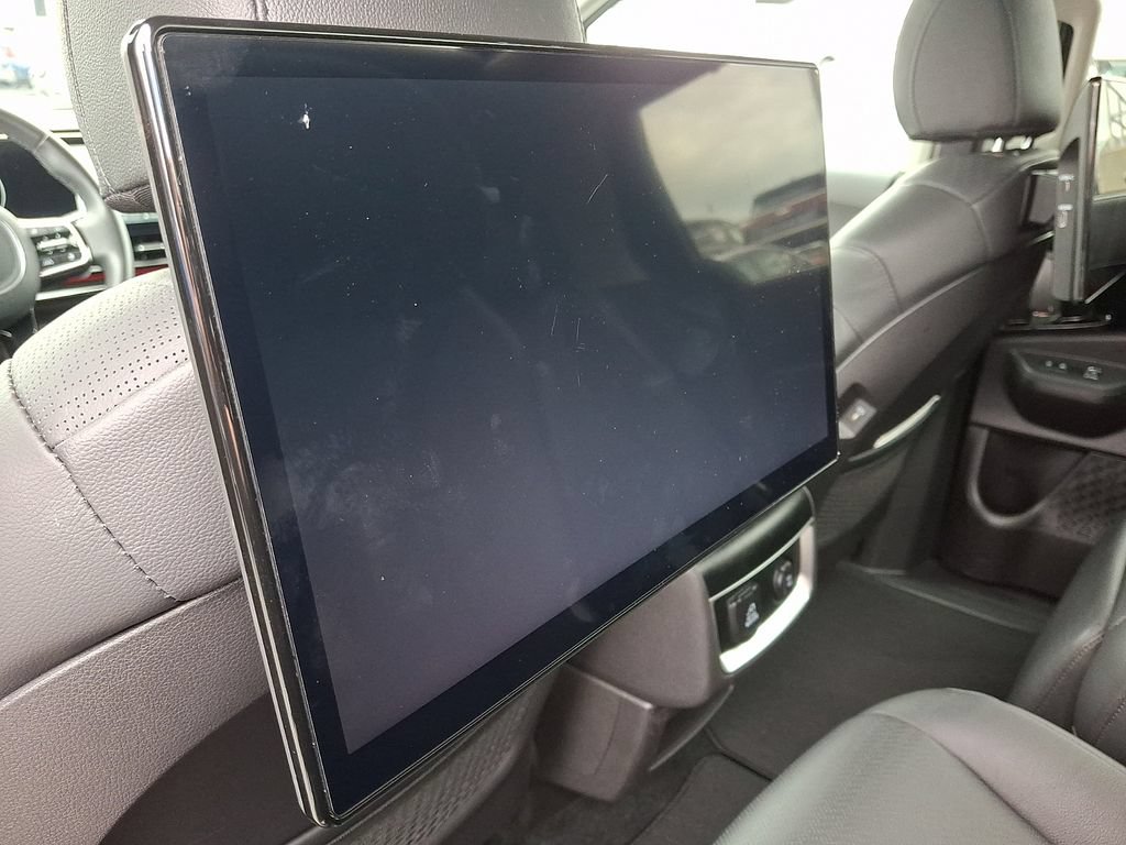 Certified 2025 Kia Carnival SX Prestige FWD image 12