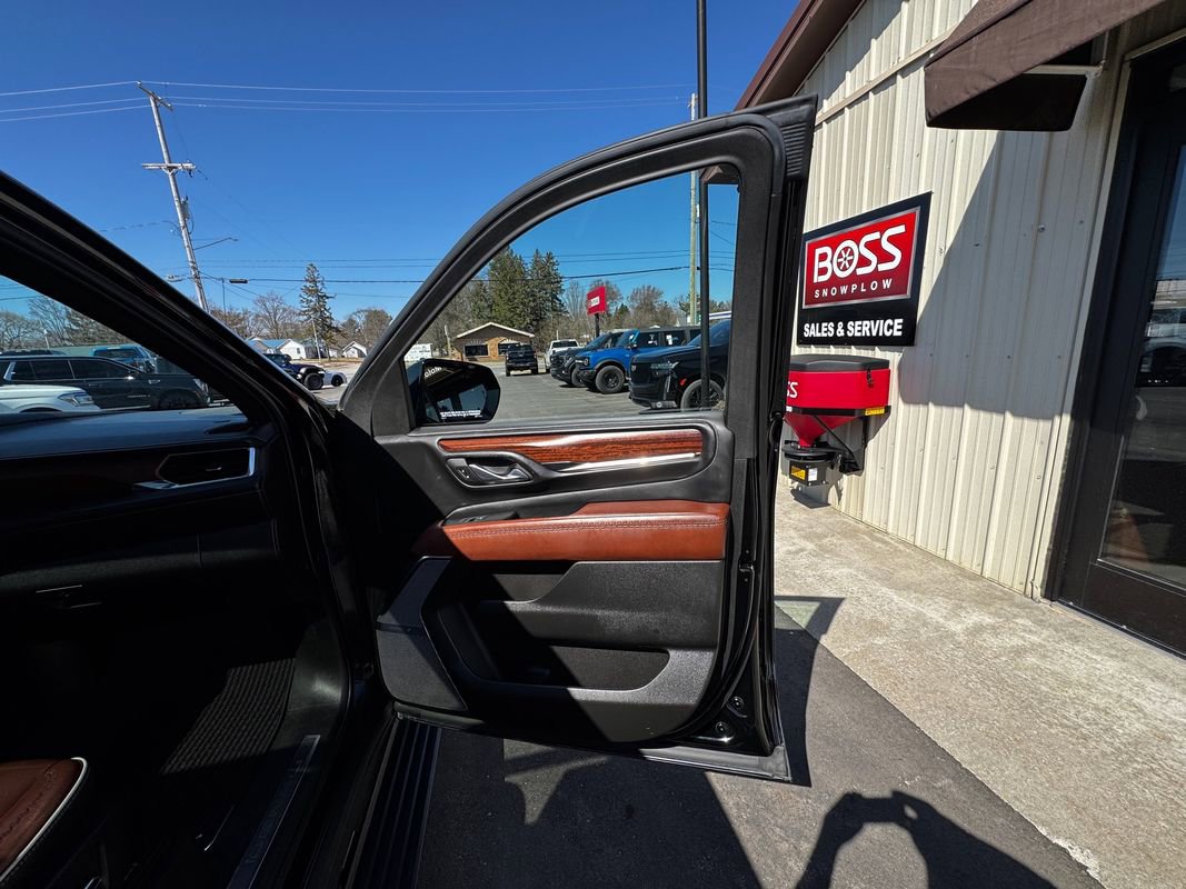 Used 2023 GMC Yukon Denali Ultimate image 32