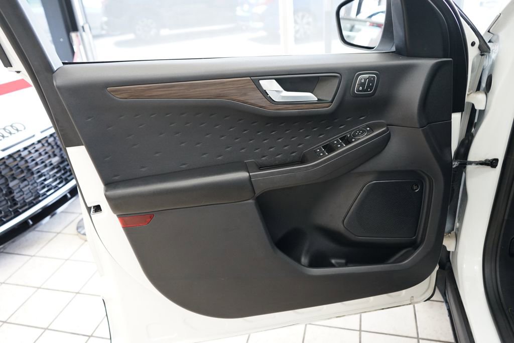 Used 2020 Ford Escape Titanium image 23