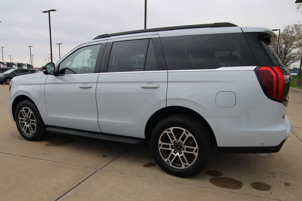 Used 2025 Ford Expedition Active image 18