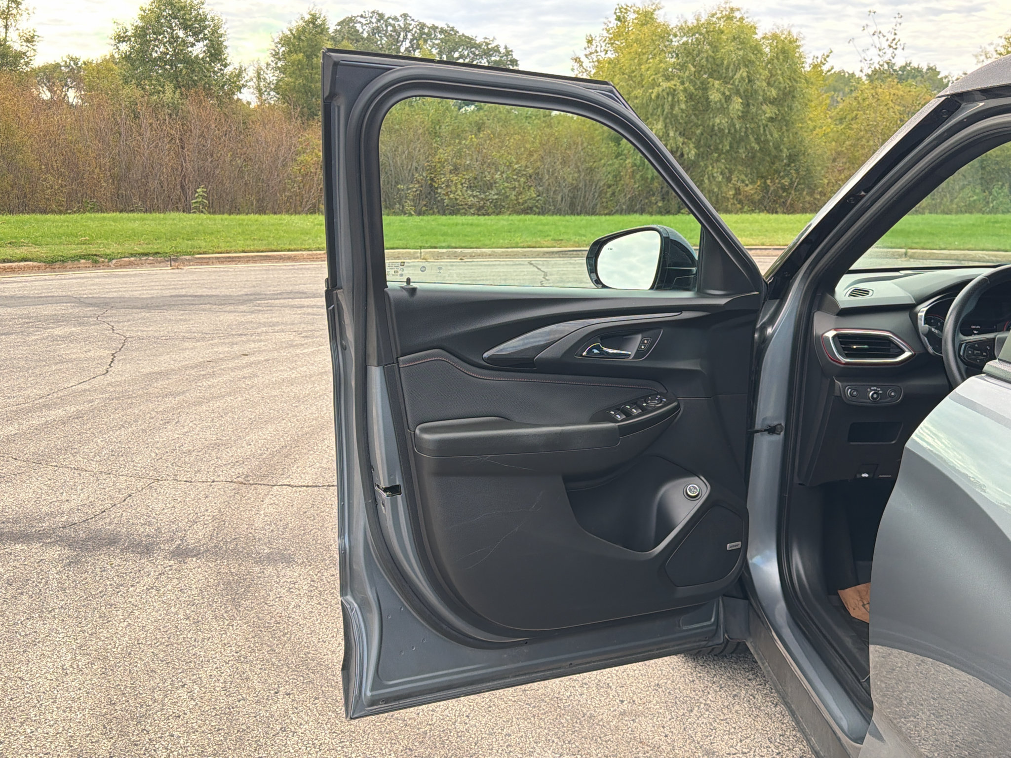 Used 2021 Chevrolet TrailBlazer RS w/ Sun and Liftgate Package AWD/4WD image 10