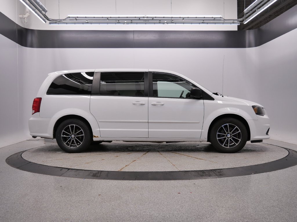 Used 2015 Dodge Grand Caravan SE w/ Quick Order Package 29E SE FWD image 6