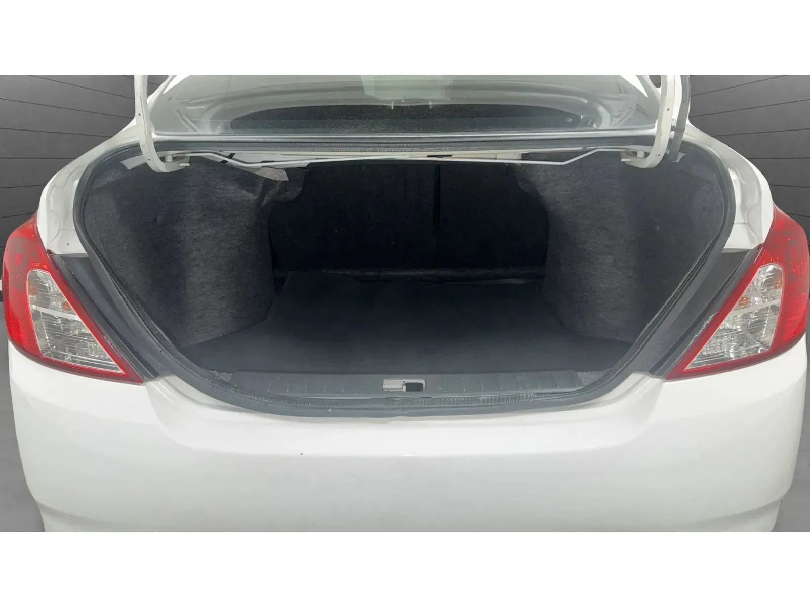 Used 2017 Nissan Versa SV FWD image 19