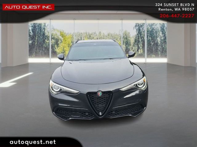 Used 2023 Alfa Romeo Stelvio Ti AWD/4WD image 2