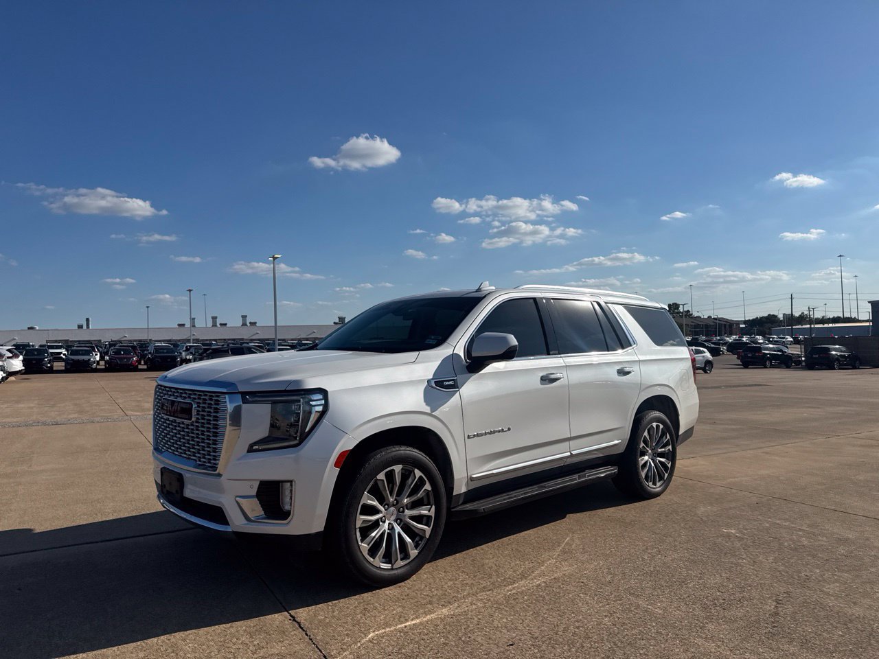 Used 2021 GMC Yukon Denali w/ LPO, Illumination Package AWD/4WD image 12