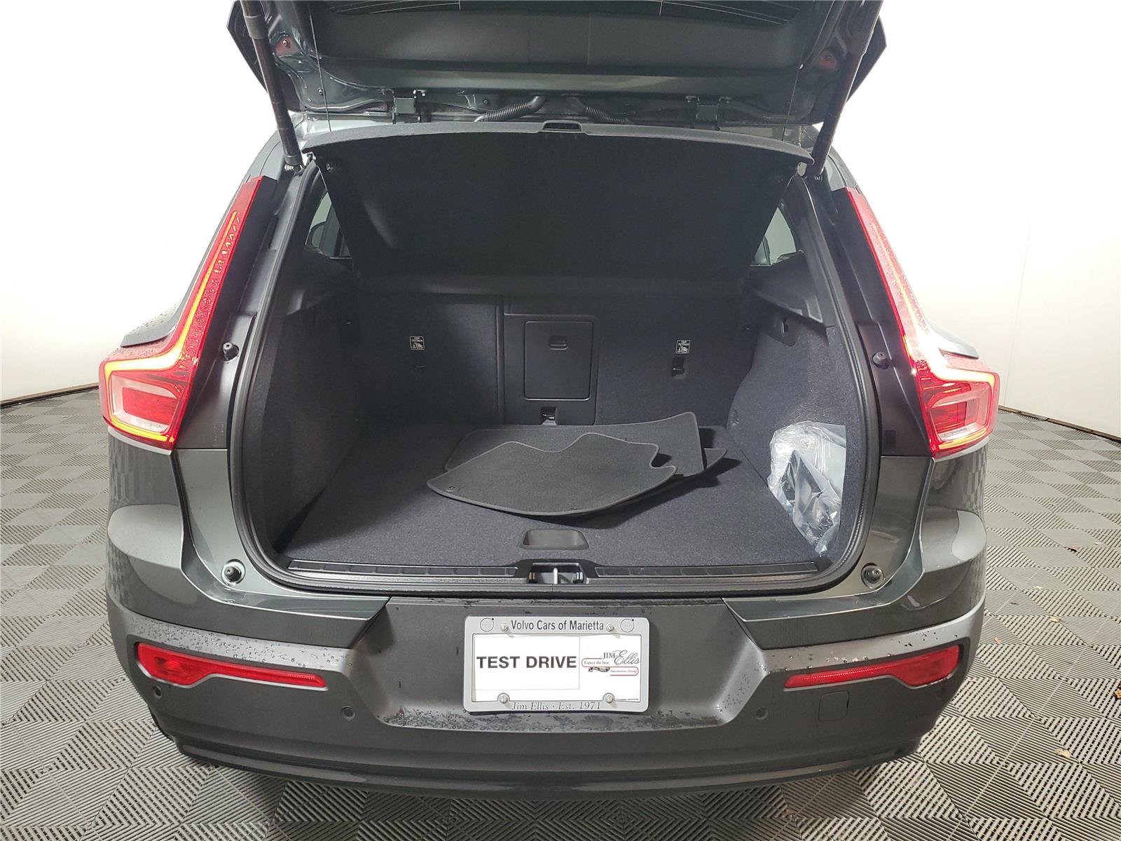 Certified 2026 Volvo XC40 B5 Core AWD/4WD image 9