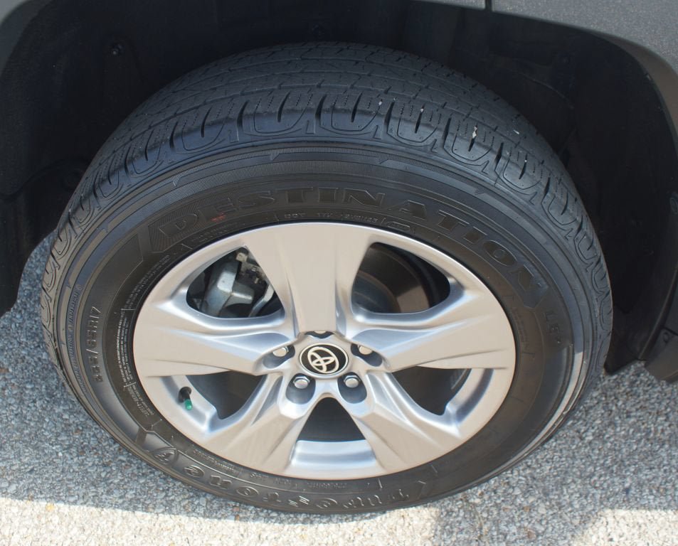 Used 2025 Toyota RAV4 XLE AWD/4WD image 25