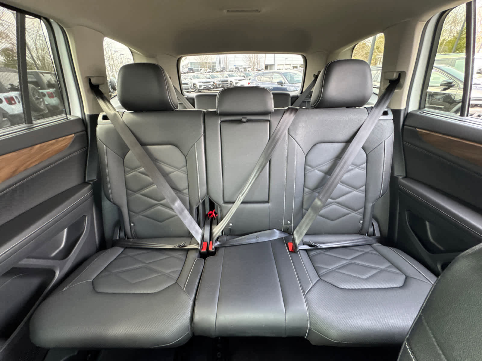 Used 2025 Volkswagen Atlas SE AWD/4WD image 25