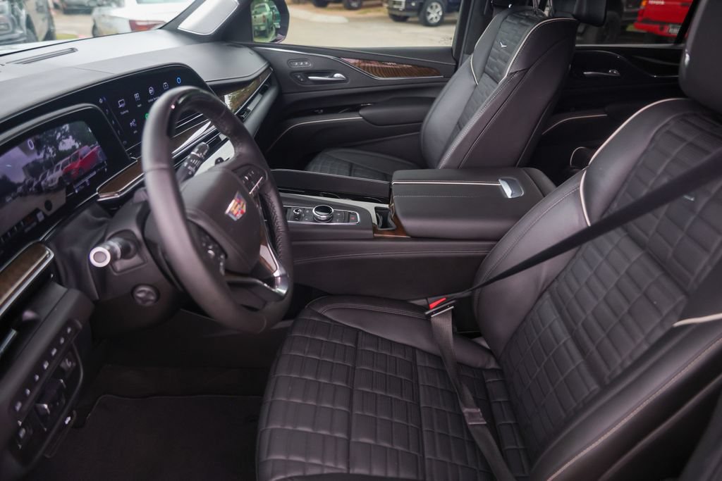 Used 2024 Cadillac Escalade Sport Platinum w/ LPO, ONYX Package AWD/4WD image 9