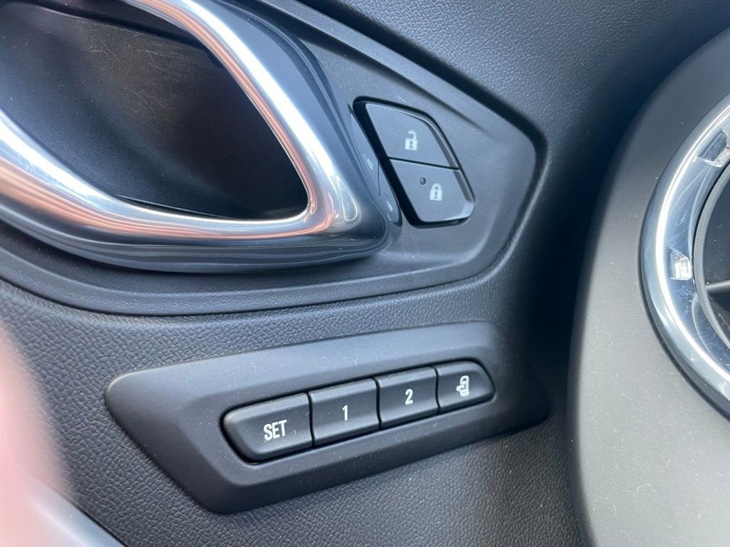 Used 2017 Chevrolet Camaro SS RWD image 24