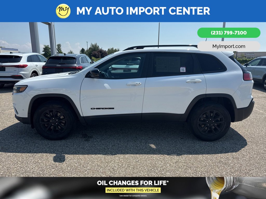 Used 2023 Jeep Cherokee Altitude Lux image 4