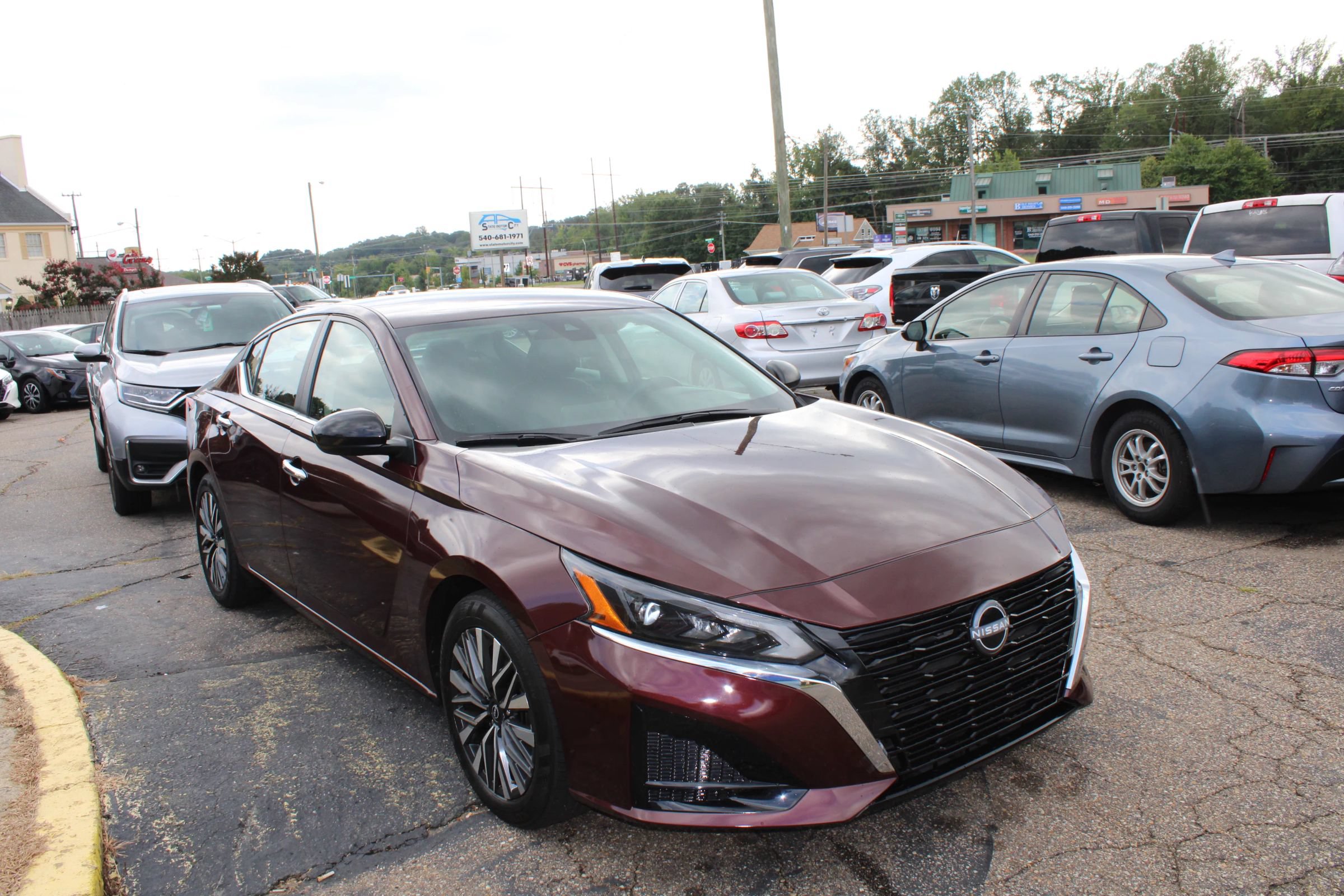 Used 2024 Nissan Altima 2.5 SV FWD image 6