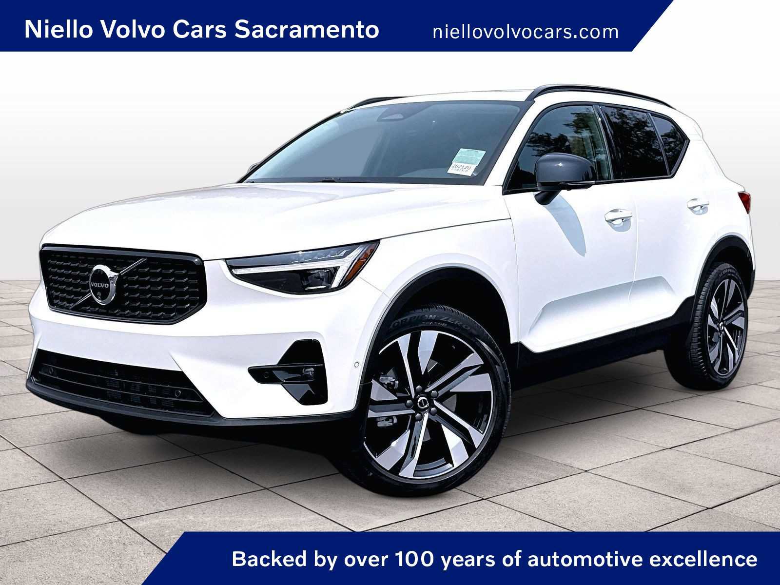 Used 2025 Volvo XC40 B5 Ultra AWD/4WD image 1