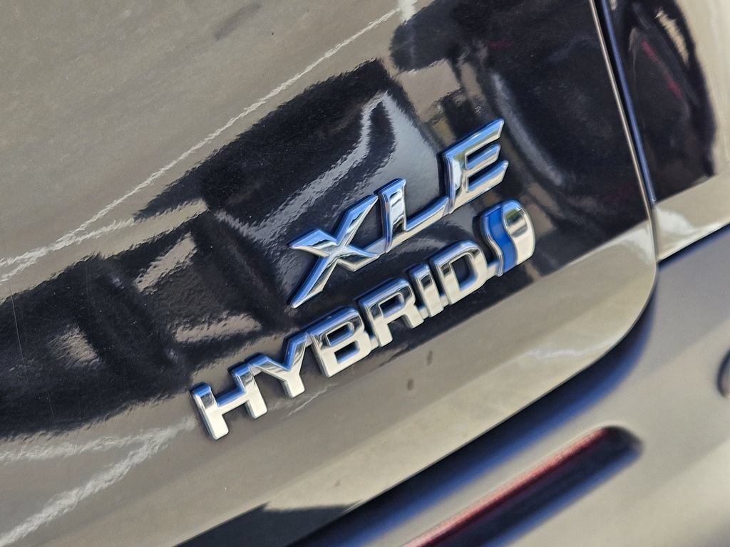 Used 2024 Toyota Sienna XLE FWD image 12