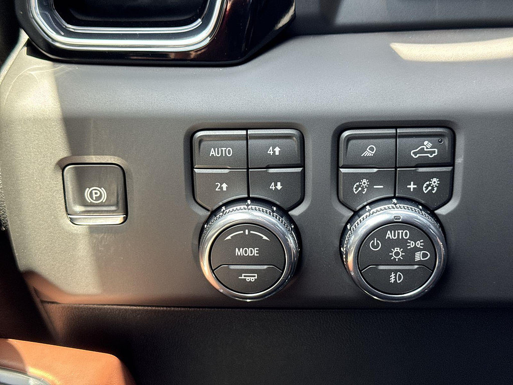 New 2026 GMC Sierra 1500 Denali Ultimate w/ LPO, Black Badging Package AWD/4WD image 16