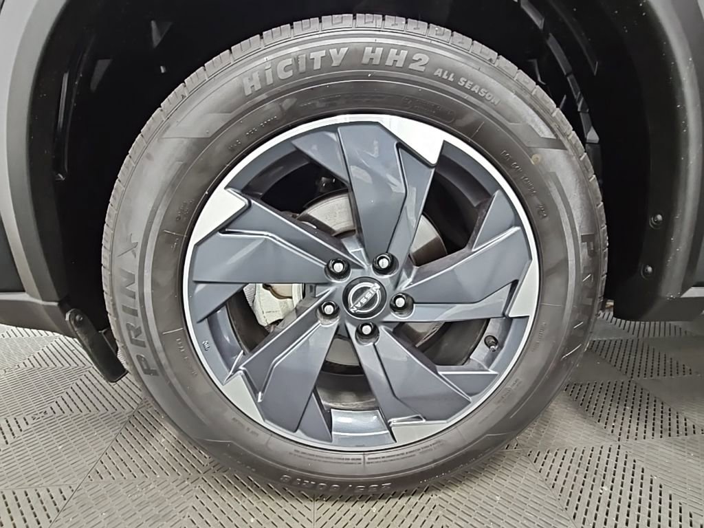 Used 2024 Nissan Rogue SV image 40
