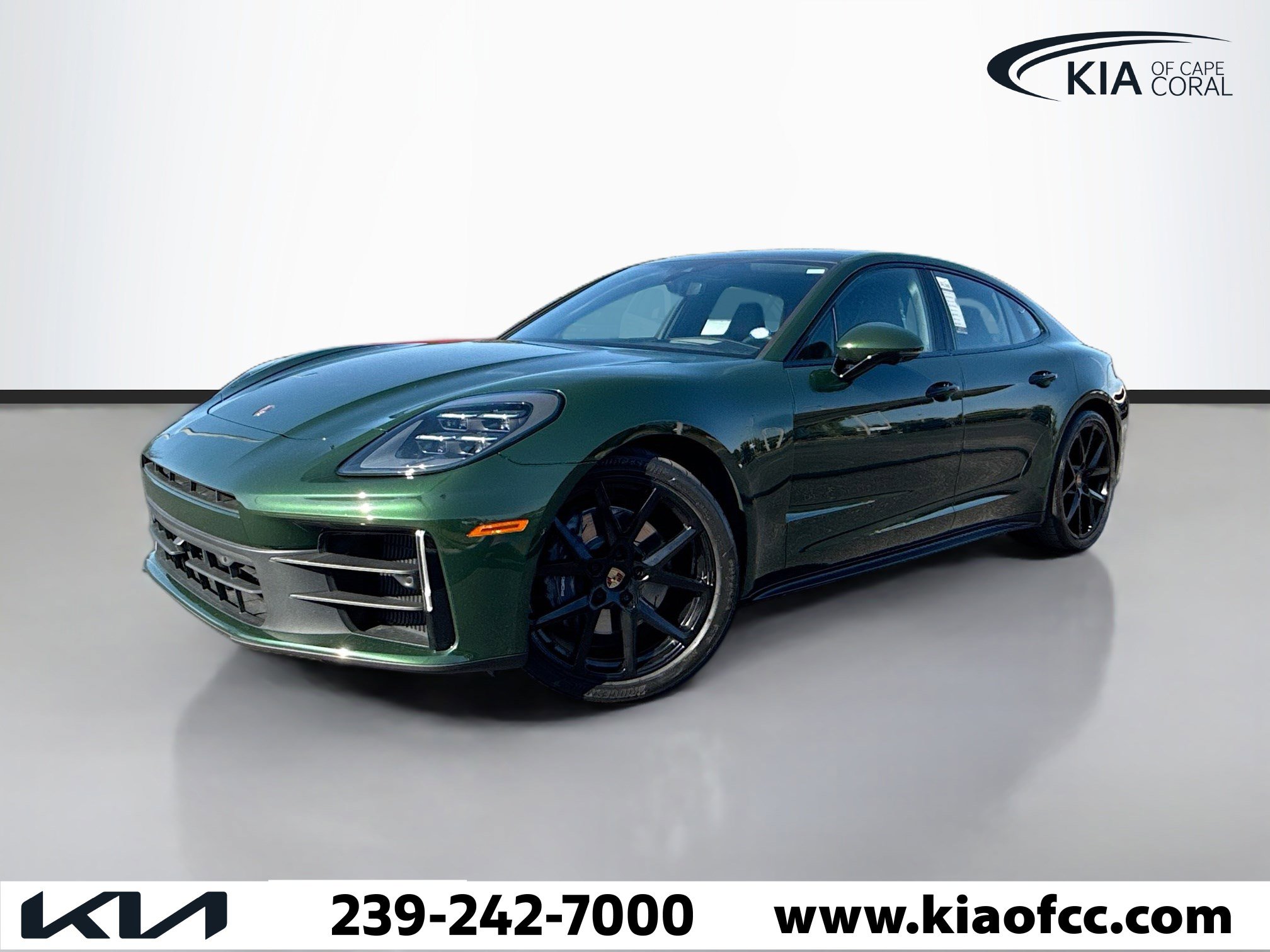 Used 2025 Porsche Panamera 4 image 2