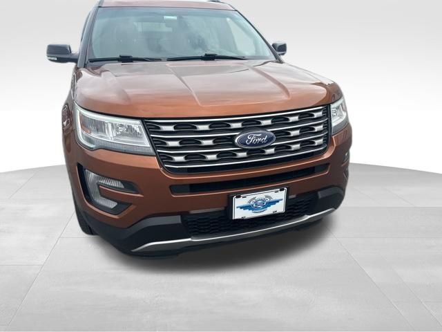 Used 2017 Ford Explorer XLT w/ Equipment Group 201A FWD image 3