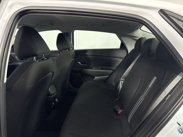 Used 2025 Hyundai Elantra Hybrid FWD image 23
