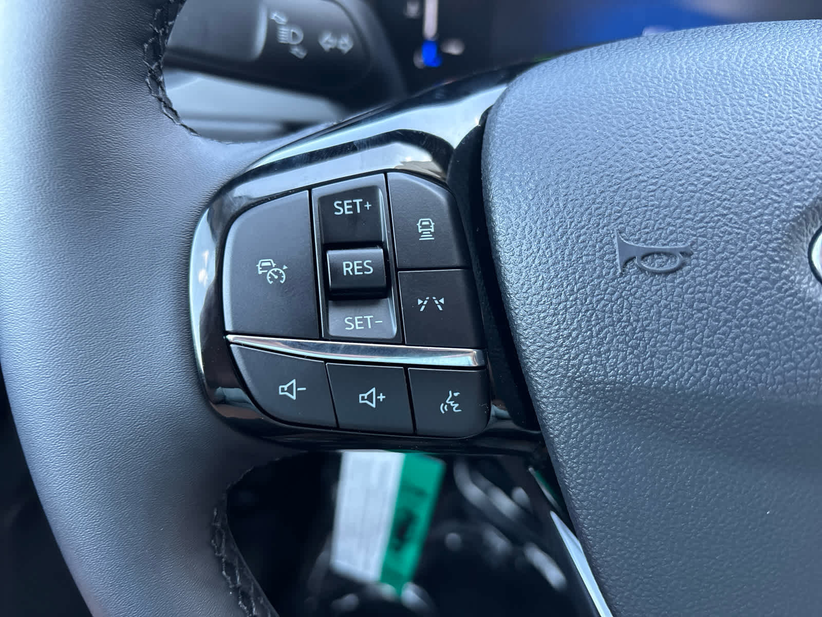 New 2025 Ford Escape SE image 13