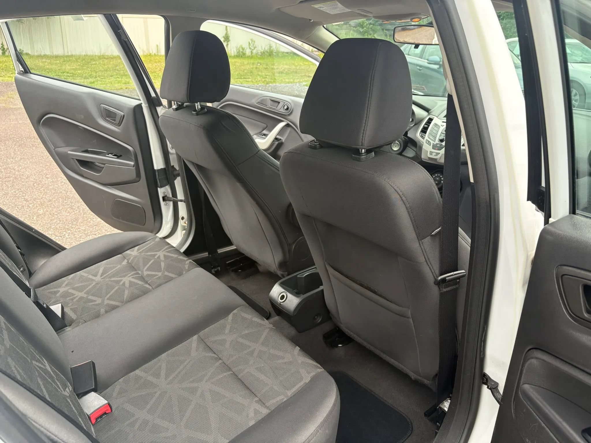 Used 2013 Ford Fiesta SE FWD image 21