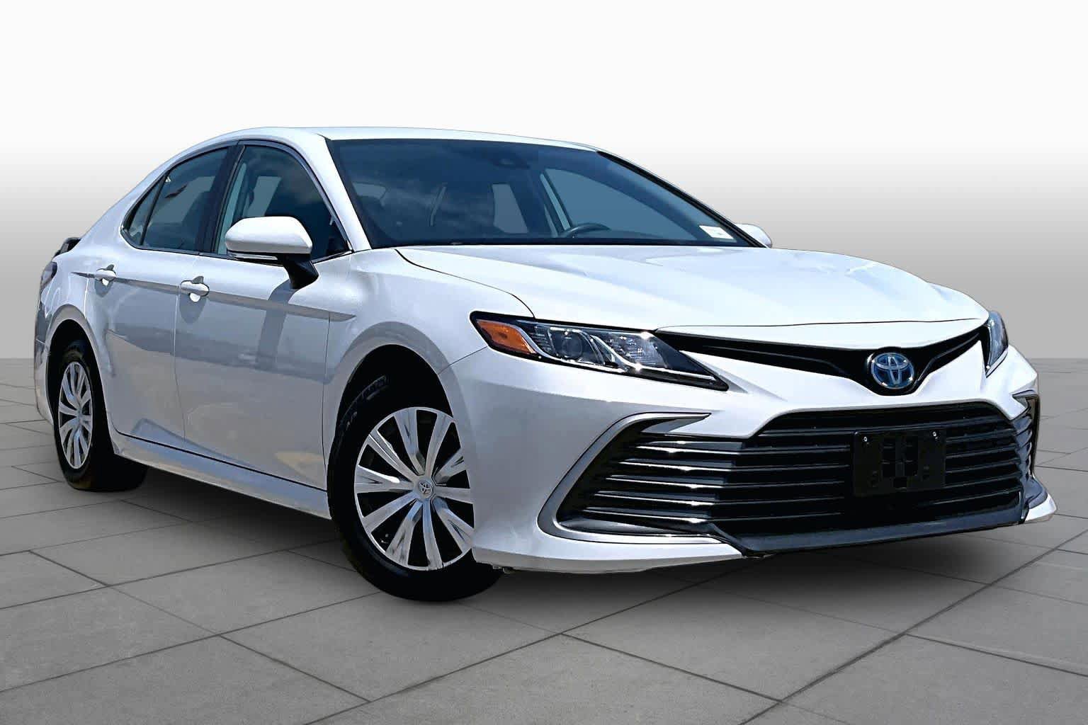 Used 2023 Toyota Camry LE FWD image 3
