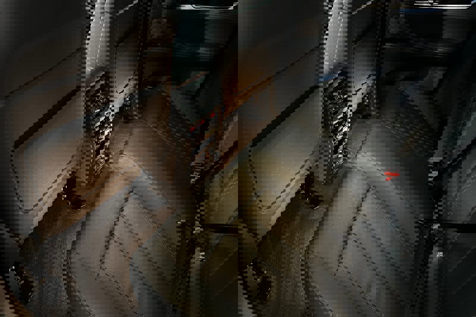 Used 2019 BMW X6 xDrive50i w/ M Sport Package image 4