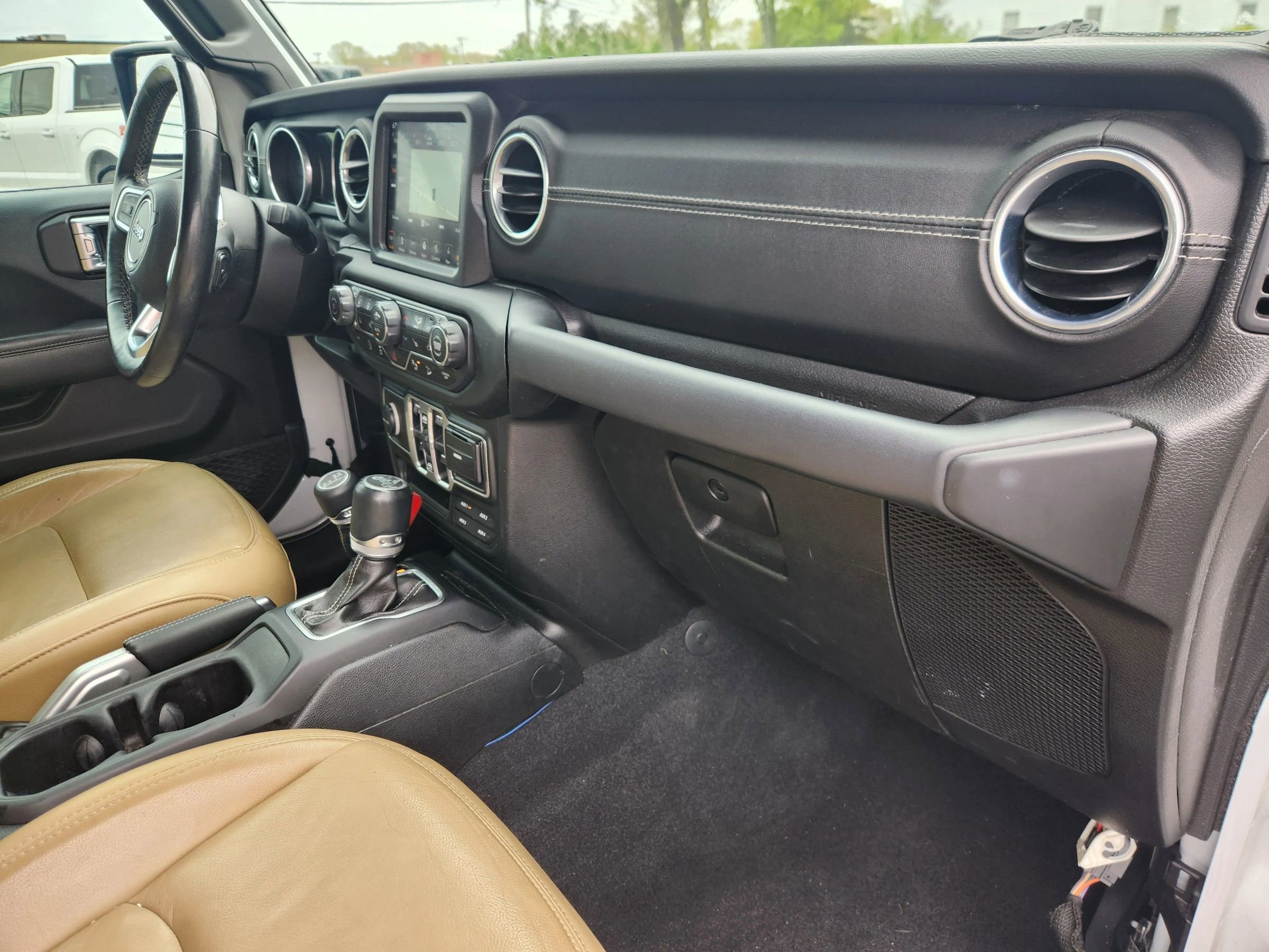 Used 2018 Jeep Wrangler Unlimited Sahara w/ Dual Top Group AWD/4WD image 43