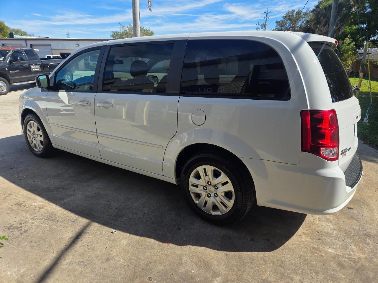 Used 2017 Dodge Grand Caravan SE w/ Power Window Group image 4