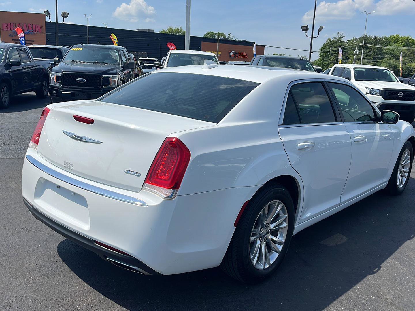 Used 2017 Chrysler 300 Limited w/ Value Package RWD image 5