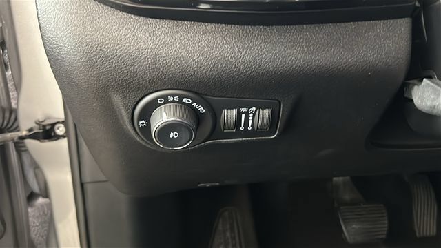 Used 2022 Jeep Compass Latitude w/ Sun and Sound Group AWD/4WD image 19