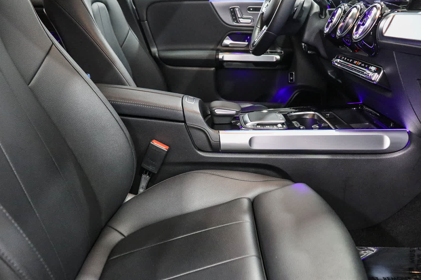 Certified 2023 Mercedes-Benz EQB 300 4MATIC image 18