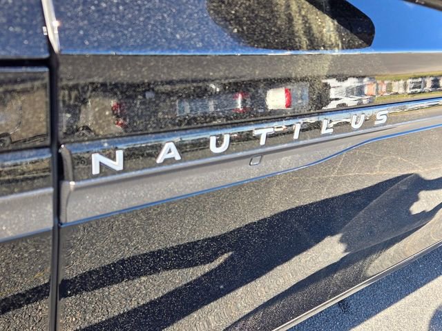 Used 2025 Lincoln Nautilus Reserve w/ Jet Appearance Package image 11