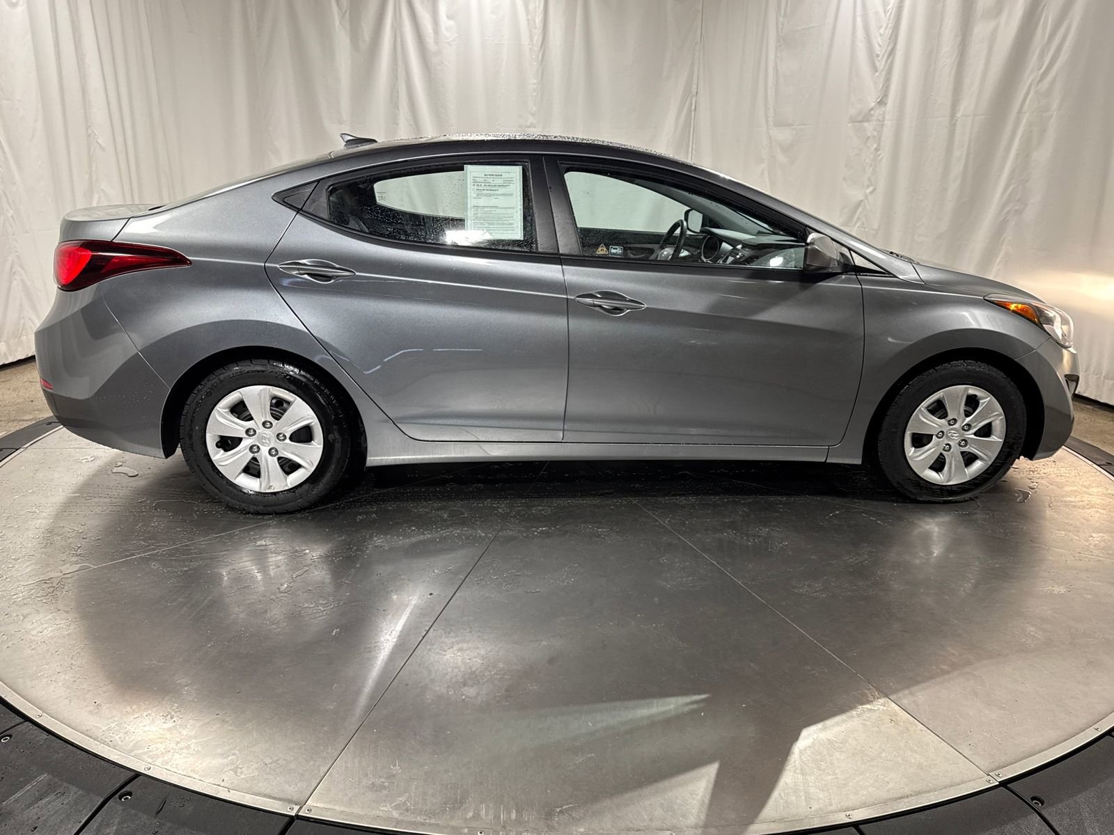 Used 2016 Hyundai Elantra SE image 9