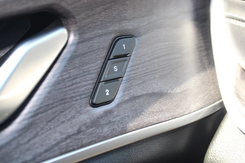 Used 2022 Jeep Grand Cherokee L Limited AWD/4WD image 32