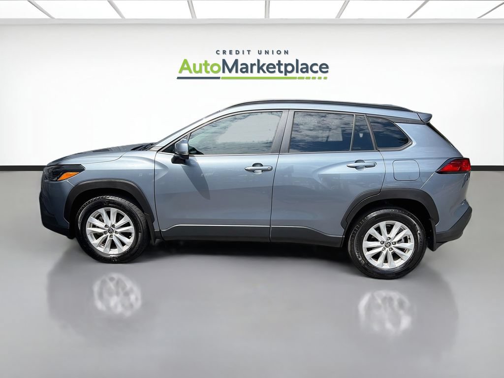 Used 2024 Toyota Corolla Cross LE FWD image 4