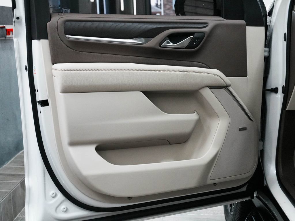 Used 2024 GMC Yukon XL Denali w/ Advanced Technology Package image 11