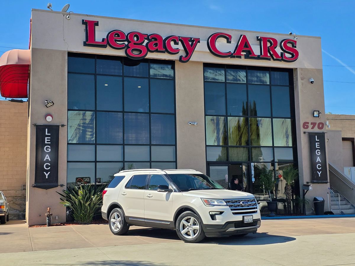 Used 2018 Ford Explorer XLT w/ Equipment Group 201A image 2
