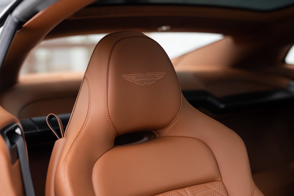 New 2025 Aston Martin Vanquish image 32