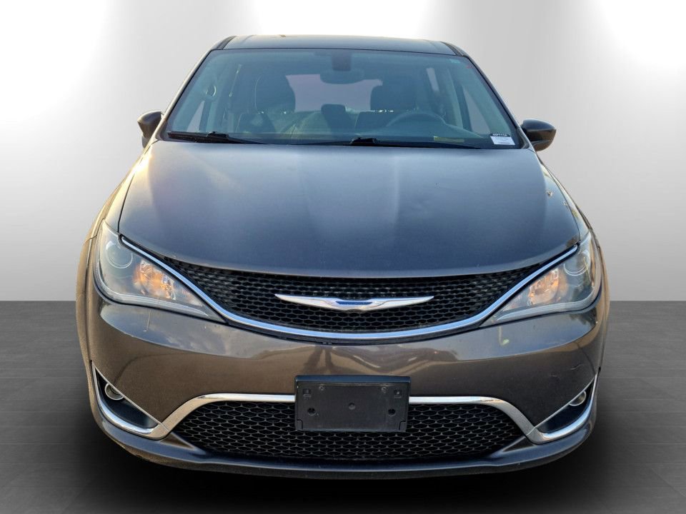 Used 2018 Chrysler Pacifica Touring Plus w/ Tire & Wheel Group FWD image 4