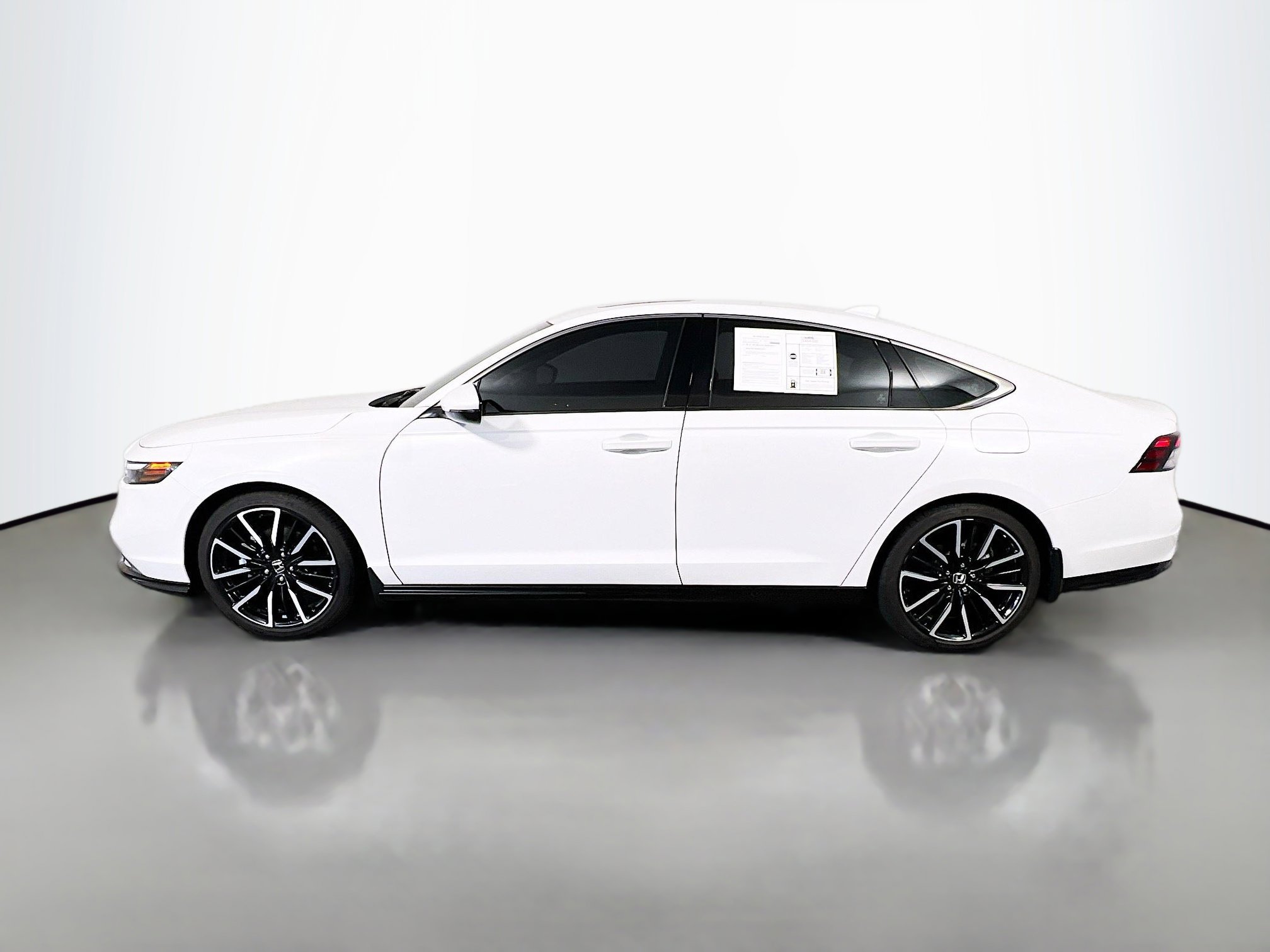 Used 2023 Honda Accord Touring image 9