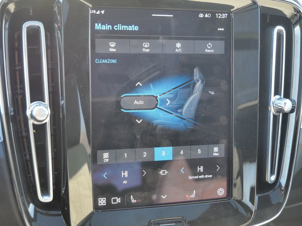 Used 2024 Volvo XC40 B5 Core image 39