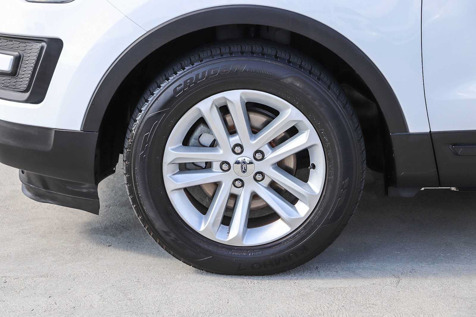 Used 2017 Ford Explorer FWD image 10
