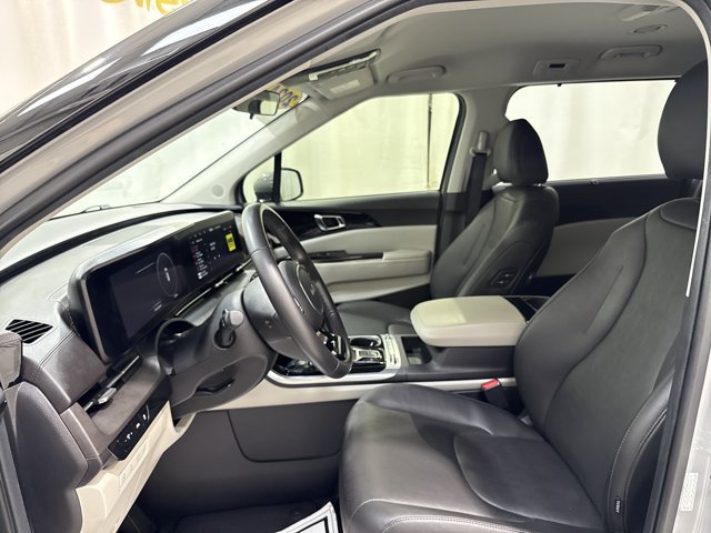Certified 2024 Kia Carnival SX FWD image 12