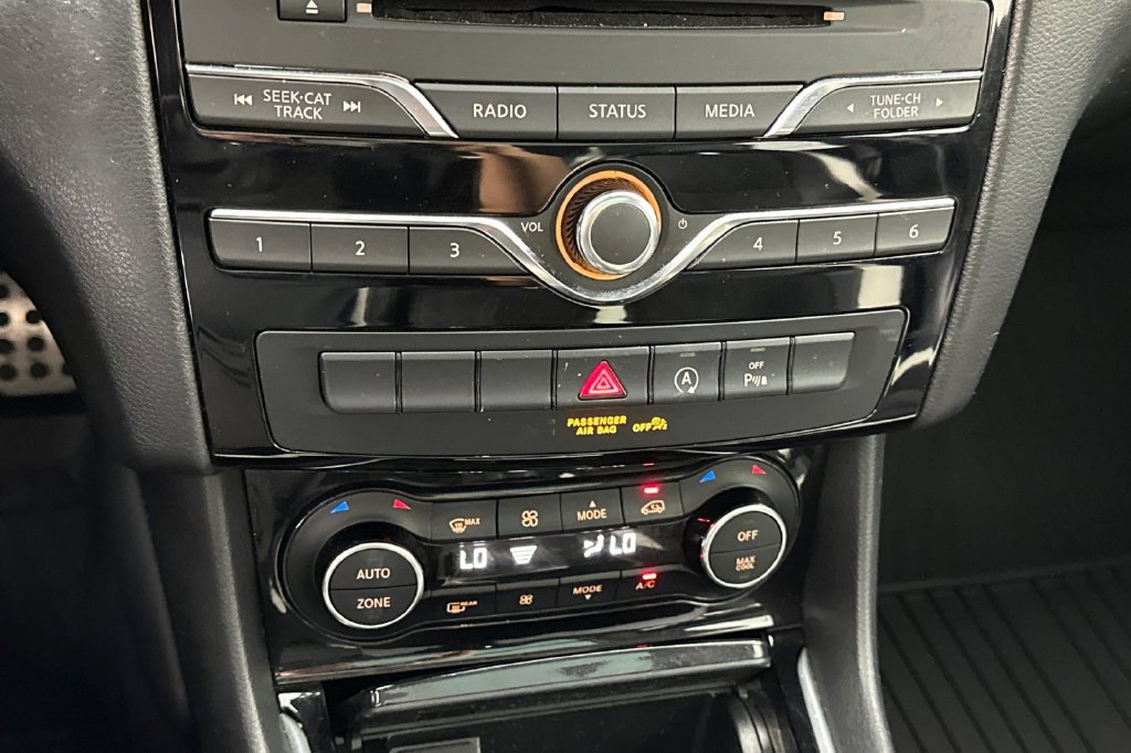 Used 2017 INFINITI QX30 Sport FWD image 24