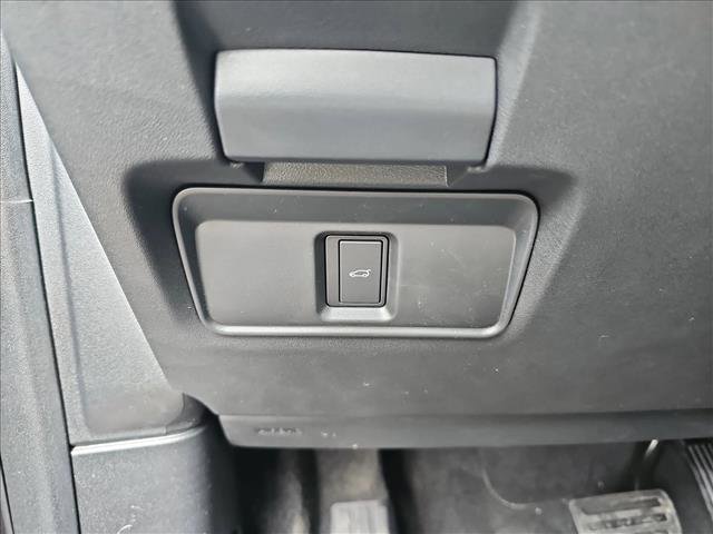 New 2025 Land Rover Discovery Sport S image 25