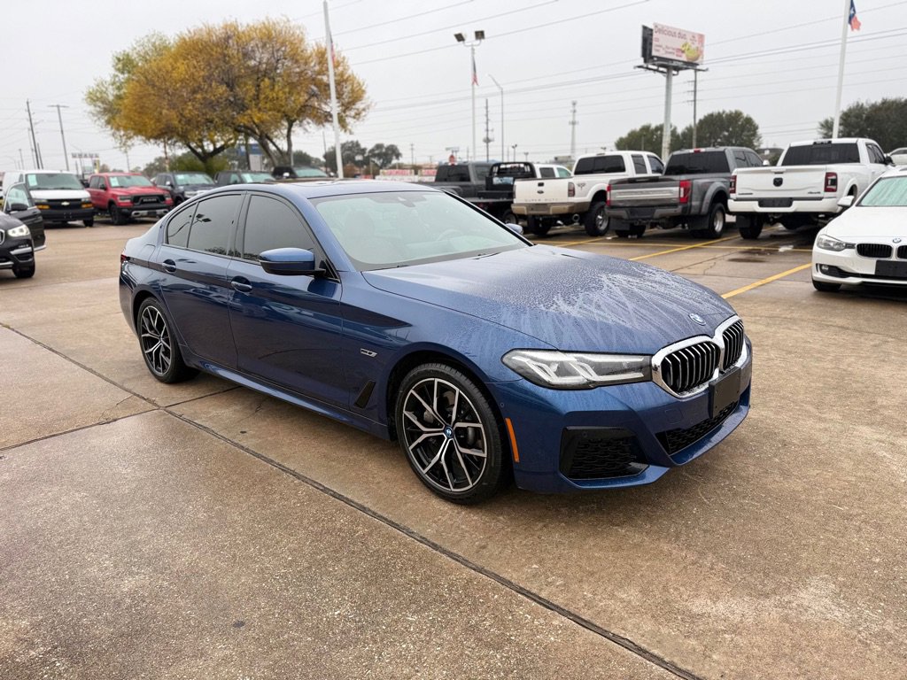 Used 2022 BMW 530e w/ Premium Package image 3
