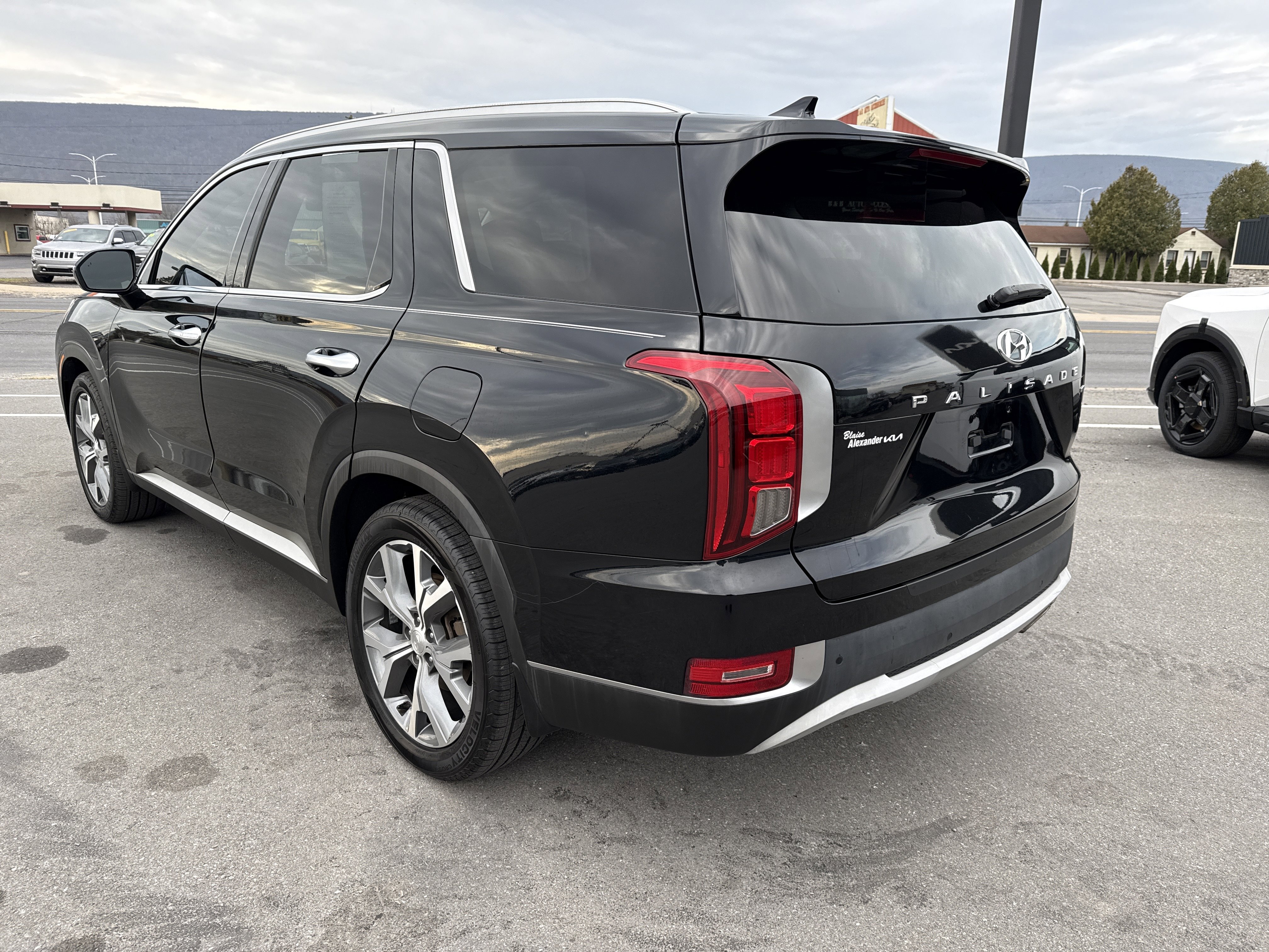 Used 2022 Hyundai Palisade SEL w/ Premium Package image 6