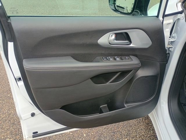 Used 2024 Chrysler Pacifica Touring FWD image 20