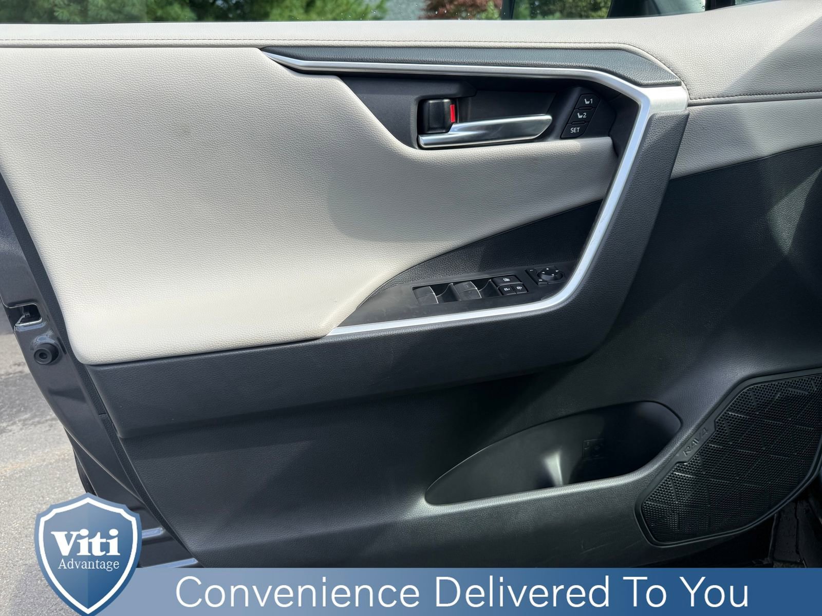 Used 2019 Toyota RAV4 Limited image 16